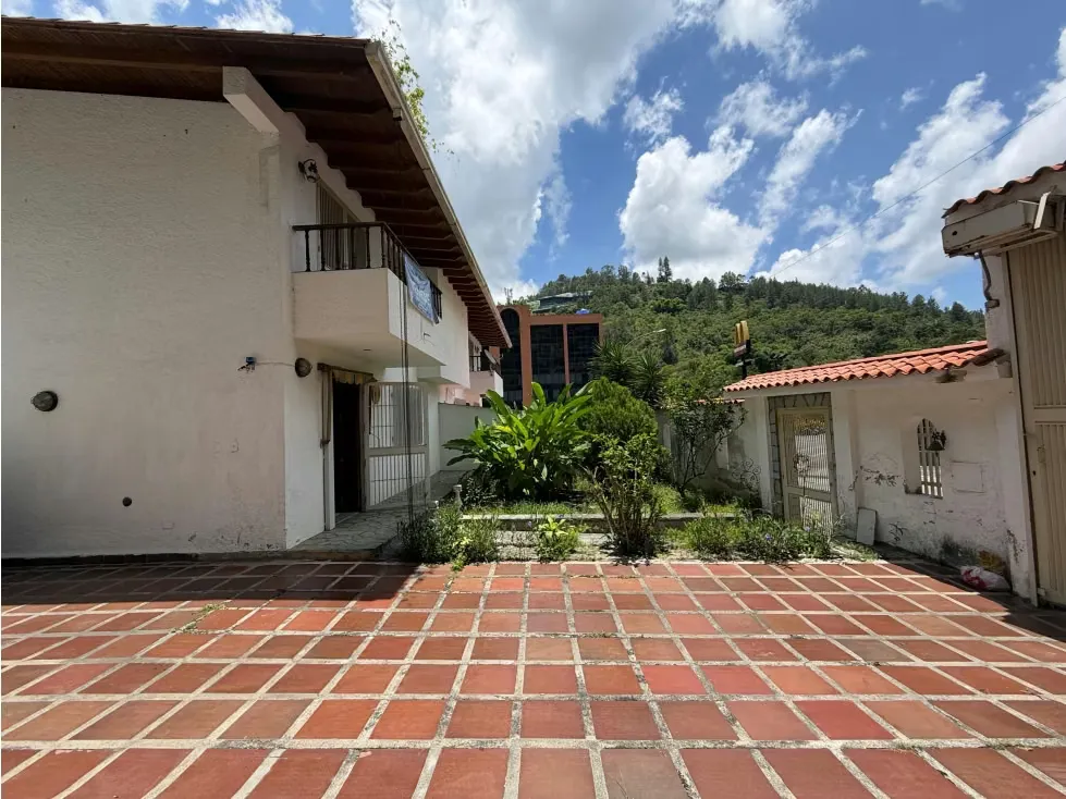 Se vende Casa 400m² 3h/4b/5p Colinas de Tamanaco