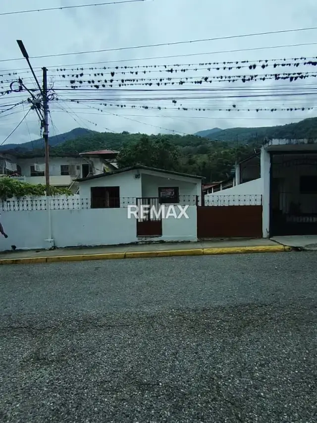 Casa en Alquiler - Tres Esquinas
