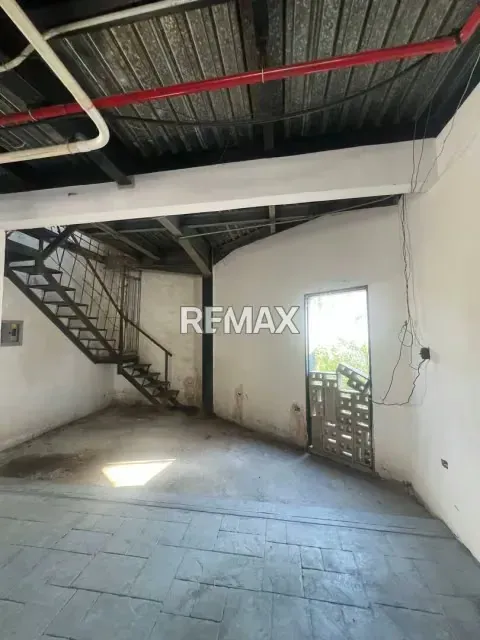 En venta Local Comercial de 57m2 en C.C San Diego Norte, Sector La Cumaca San Diego - 4