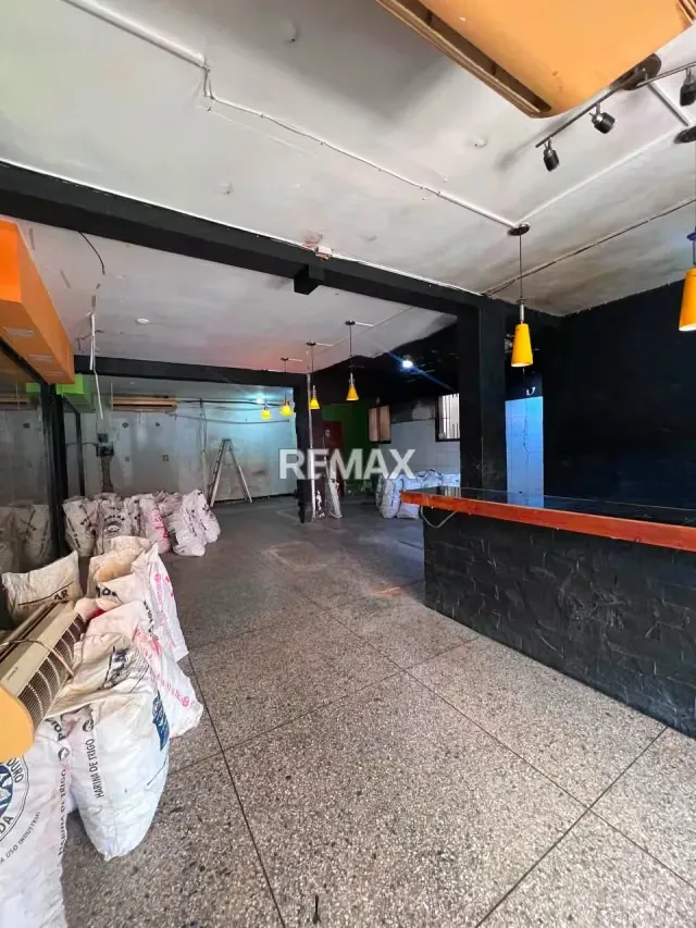 EN ALQUILER LOCAL COMERCIAL A UNA CUADRA DE LA AV UNIVERSIDAD NAGUANAGUA - 12