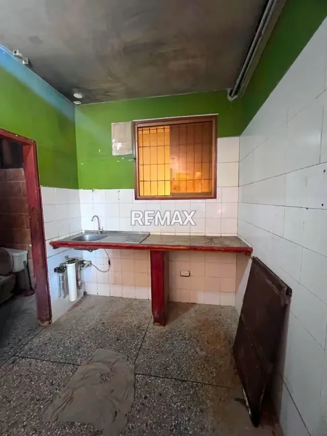 EN ALQUILER LOCAL COMERCIAL A UNA CUADRA DE LA AV UNIVERSIDAD NAGUANAGUA - 8