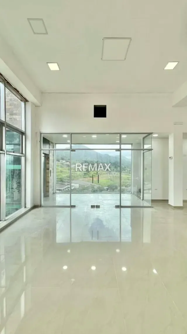 ALQUILER Espectacular salón de eventos ubicado en el CC San Ignacio Único con vista 360 - 2