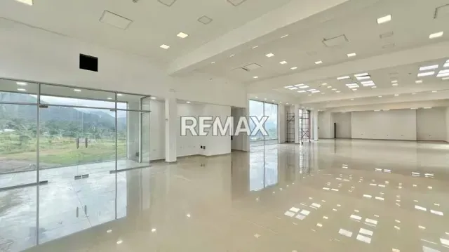 ALQUILER Espectacular salón de eventos ubicado en el CC San Ignacio Único con vista 360 - 3