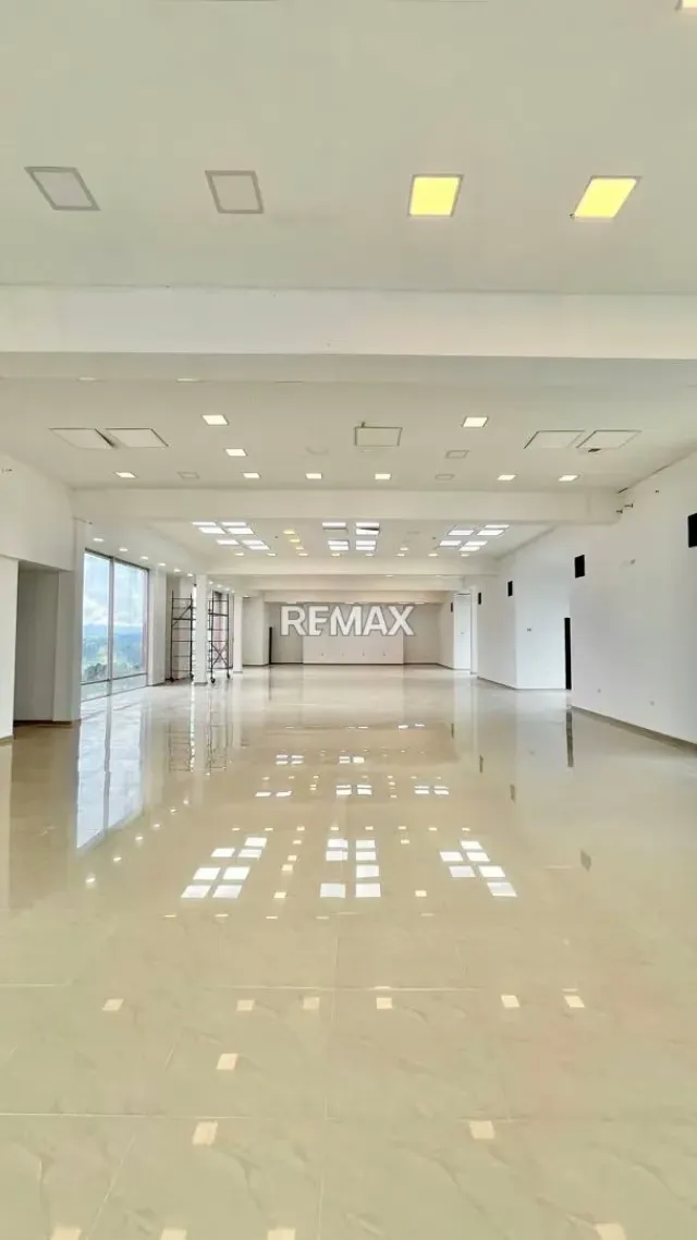ALQUILER Espectacular salón de eventos ubicado en el CC San Ignacio Único con vista 360 - 4