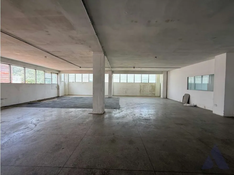Se alquila piso industrial 600m2 El Llanito 6098