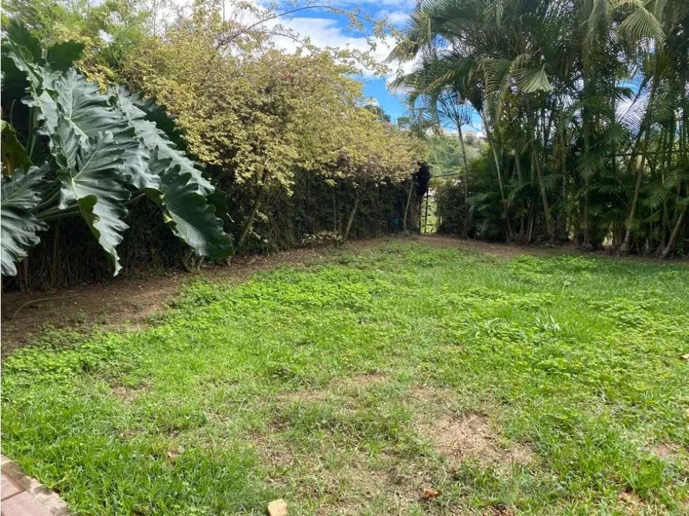 Se vende PB 300m2 3h+2s/5b/3pe Prados del Este - 4