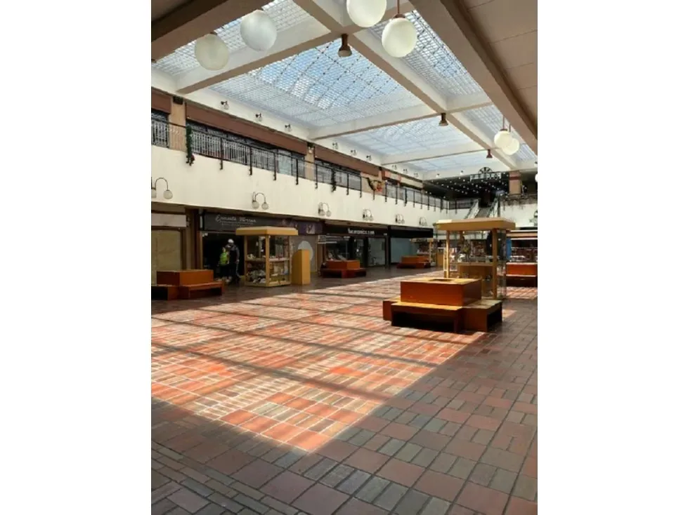 VENTA DE FONDO DE COMERCIO EN EL C.C PRADOS DEL ESTE - 4