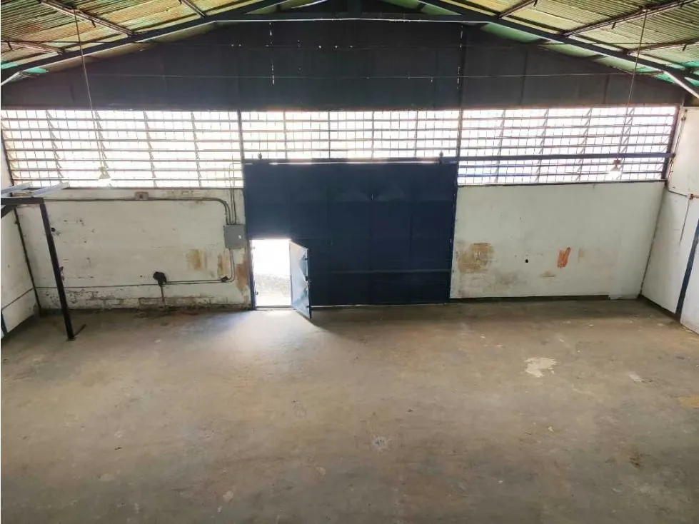 Vendo galpón 1900m2 El Junquito 4476 - 11