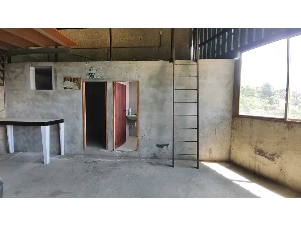 Vendo galpón 1900m2 El Junquito 4476 - 12
