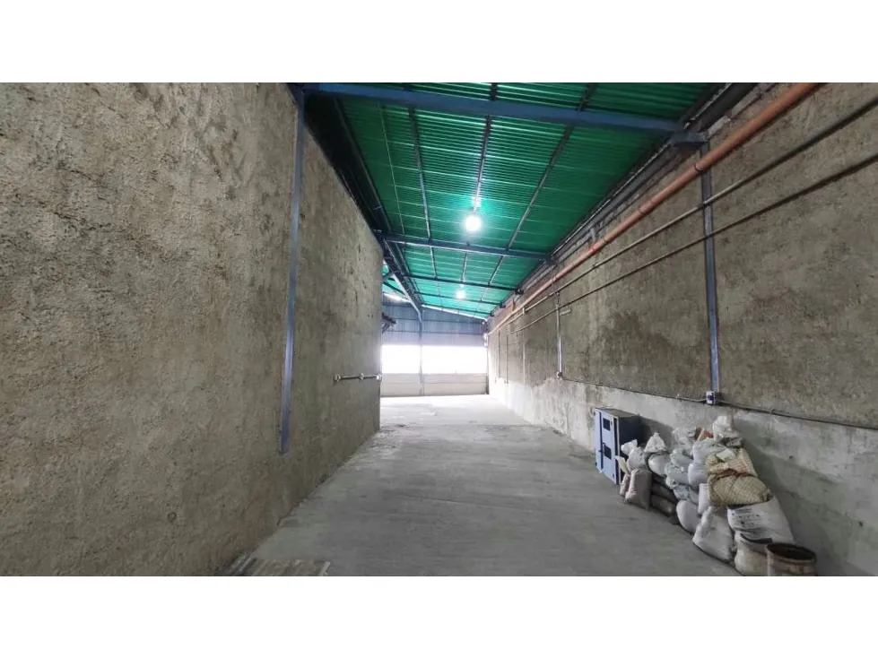 Vendo galpón 1900m2 El Junquito 4476 - 15