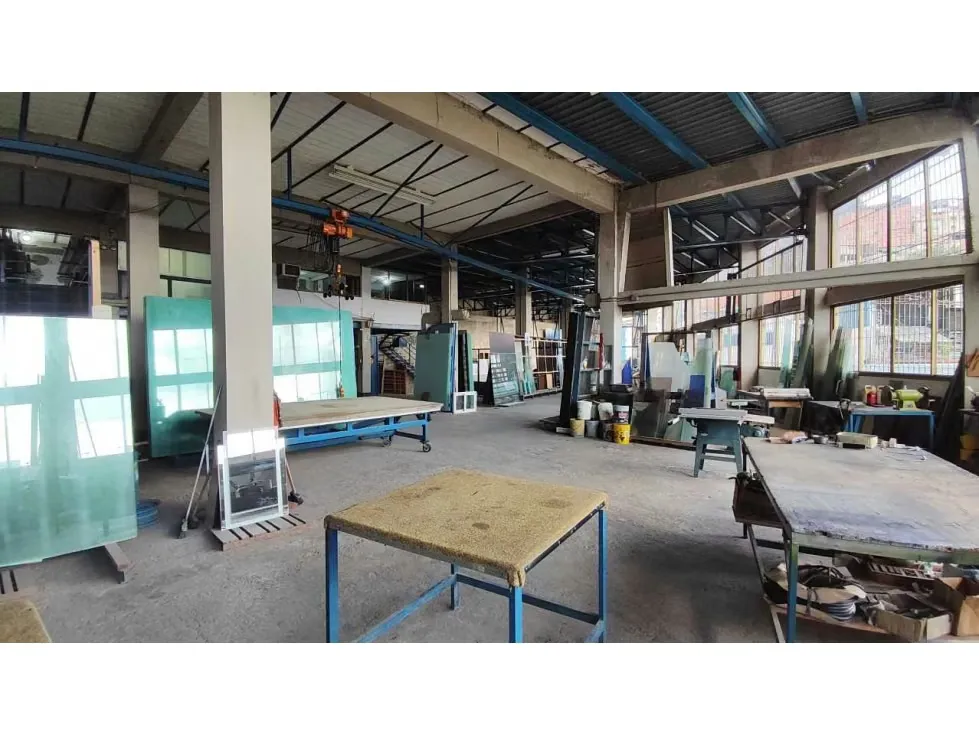 Vendo galpón 1900m2 El Junquito 4476 - 26