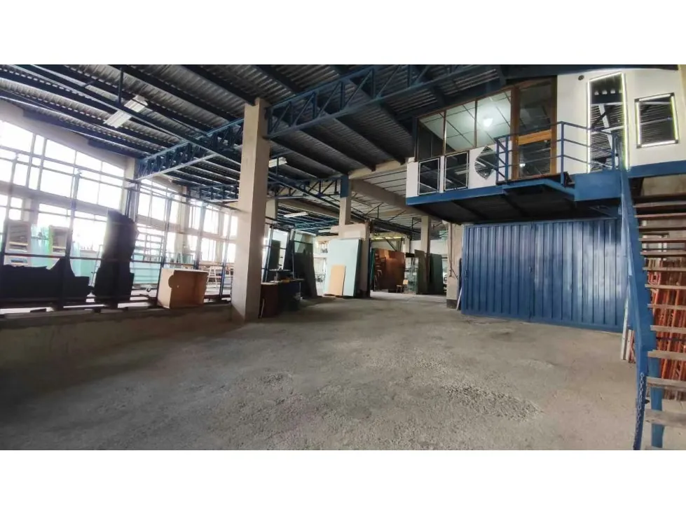 Vendo galpón 1900m2 El Junquito 4476 - 27