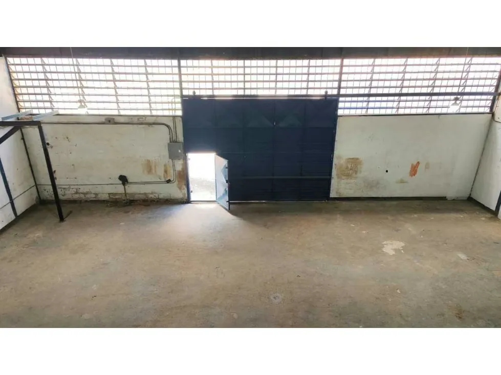 Vendo galpón 1900m2 El Junquito 4476 - 10