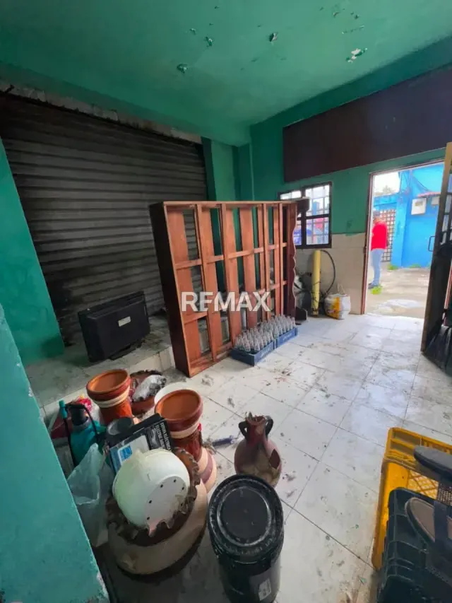 Se vende casa con local comercial, ubicado en la avenida libertador - 5