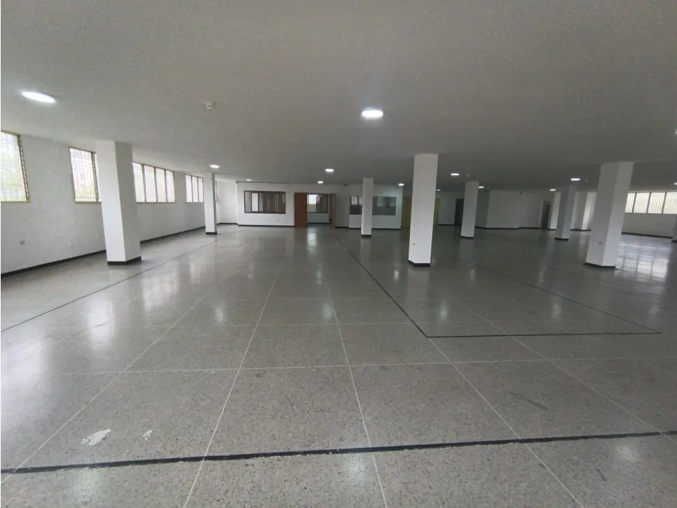 ALQUILO PISO INDUSTRIAL EN LA URBINA DE 700 M2, 3 BAÑOS Y 2 P/E - 6