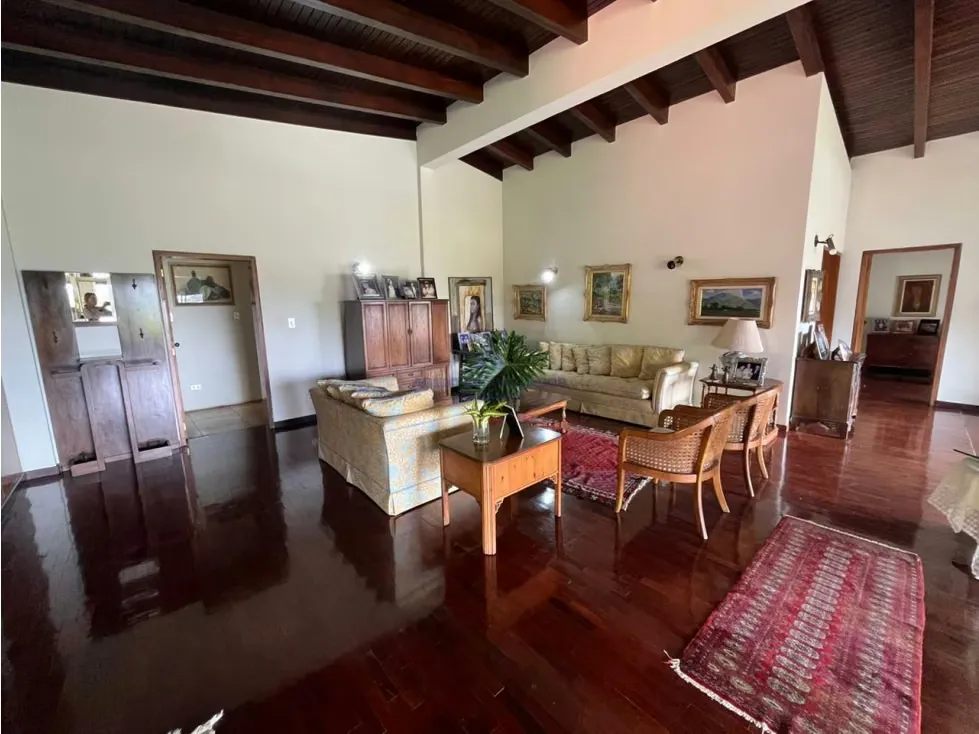 Se vende casa 900m2 Cerro Verde 0085 - 2