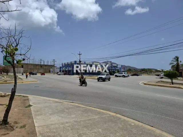EN VENTA LOCAL PARA NEGOCIO DE COMIDA, CC LA ESTANCIA, JUAN GRIEGO, ISLA DE MARGARITA. - 13