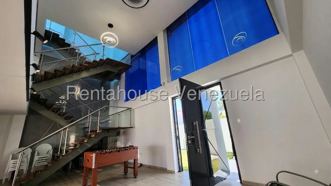 Casa (Multipes Niveles) en Venta en Puerto Encantado, Miranda - 2