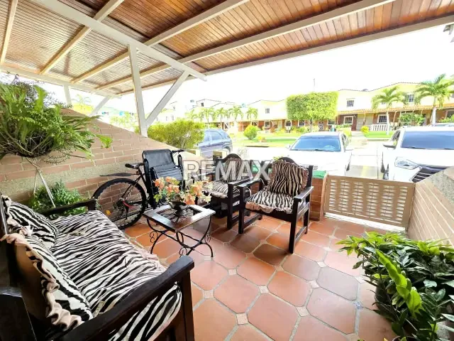 Townhouse En Venta De 3 Niveles En San Diego Res. Laguna Club - 4
