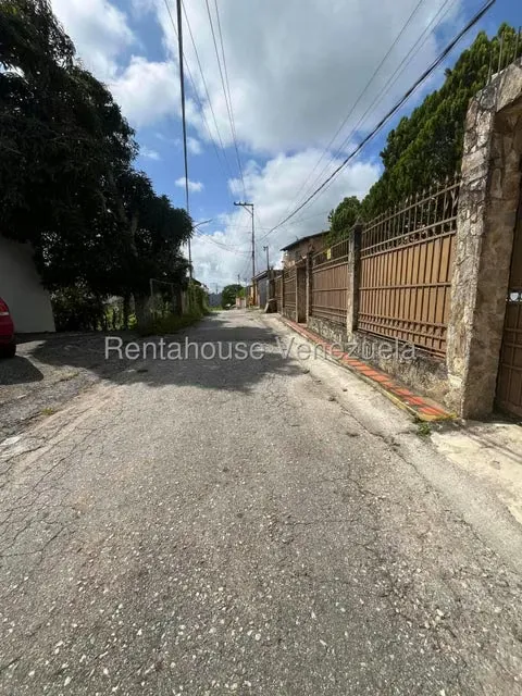 Terreno (Residencial) en Venta en Los Robles, Distrito Metropolitano - 5