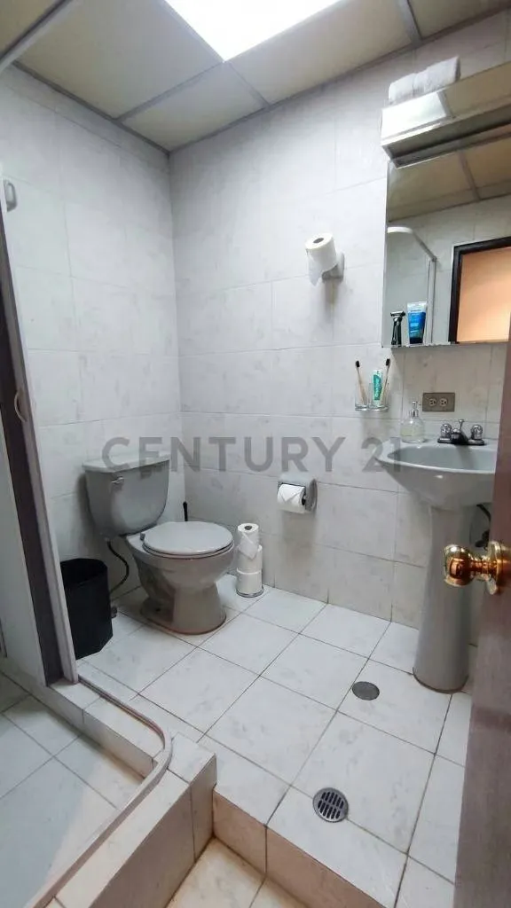 Oportunidad Única: Oficina Profesional en Torre Seguros Mercantil, Sabana Grande - 4