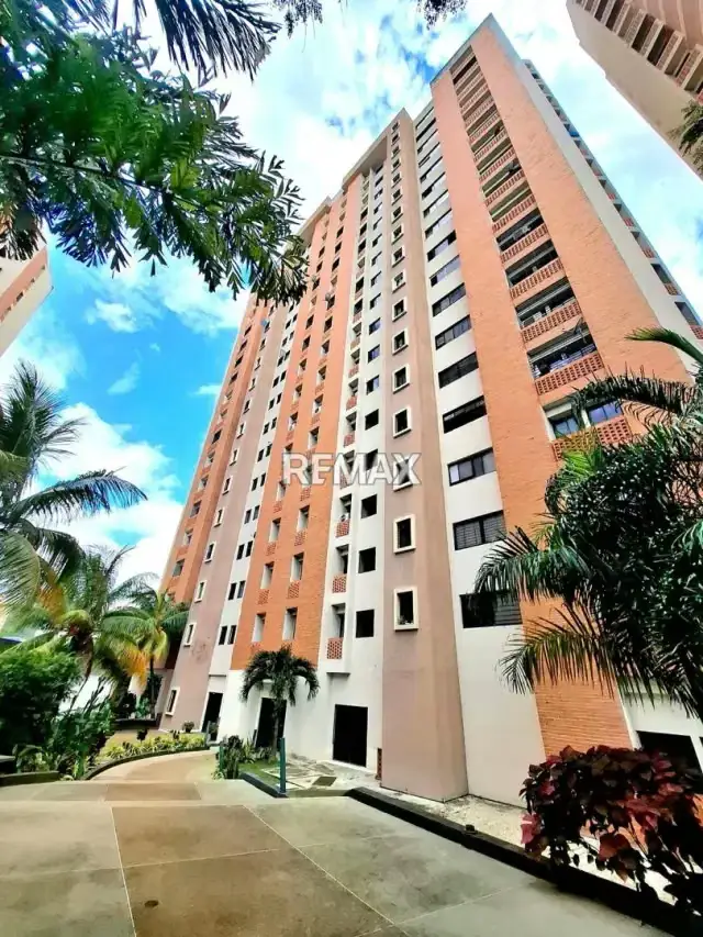 apartamento en alquiler amoblado urb. los mangoss