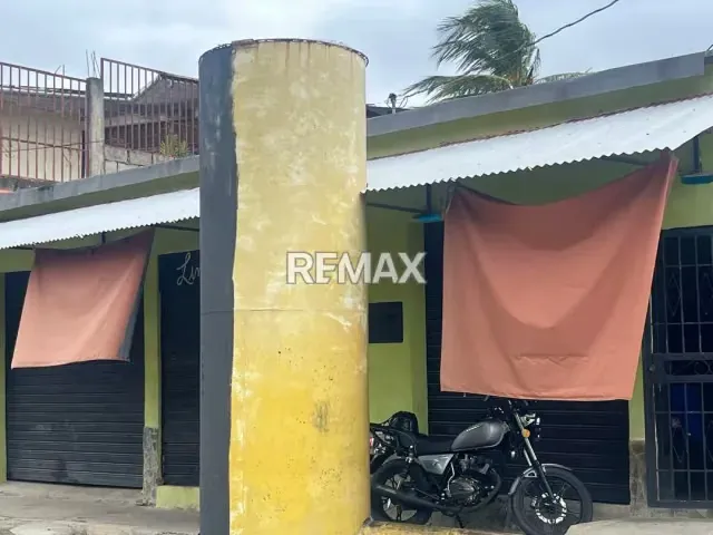 En Venta Local Comercial en El Manzano - 3