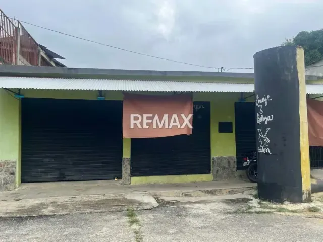 En Venta Local Comercial en El Manzano - 4