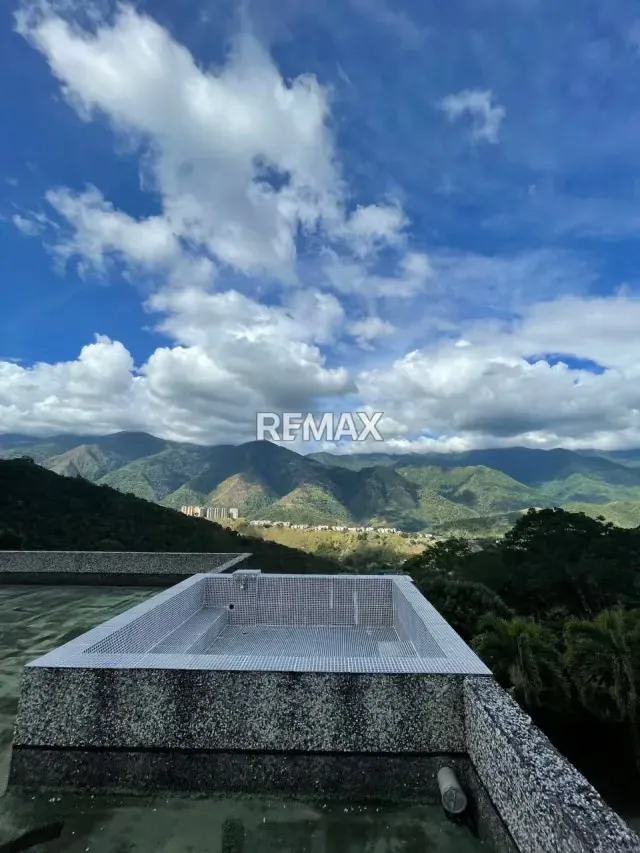 EN VENTA CASA REMODELADA EN PARQUE CAIZA - 18