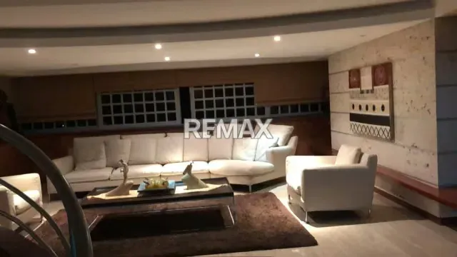 EN VENTA CASA REMODELADA EN PARQUE CAIZA - 4