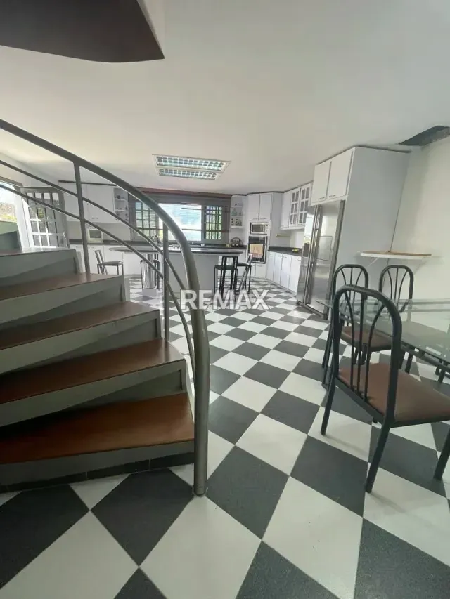 EN VENTA CASA REMODELADA EN PARQUE CAIZA - 5