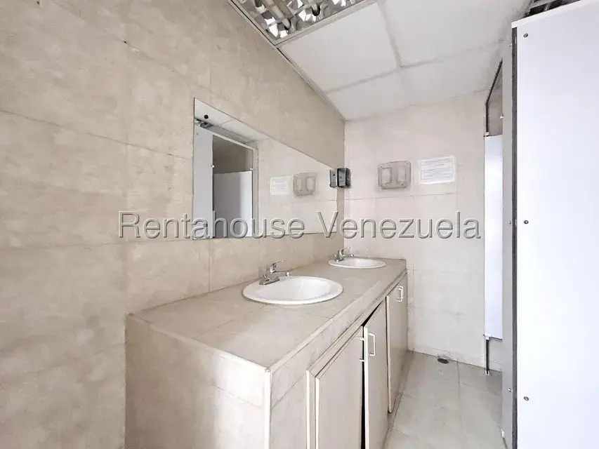 Local Comercial en Alquiler en Guarenas, Miranda - 23
