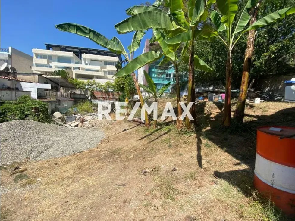 Venta Terreno en Altamira Norte zonificación. R3620m - 3