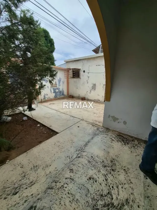 Amplia casa en venta con local comercial en Sur América, San Francisco - 3