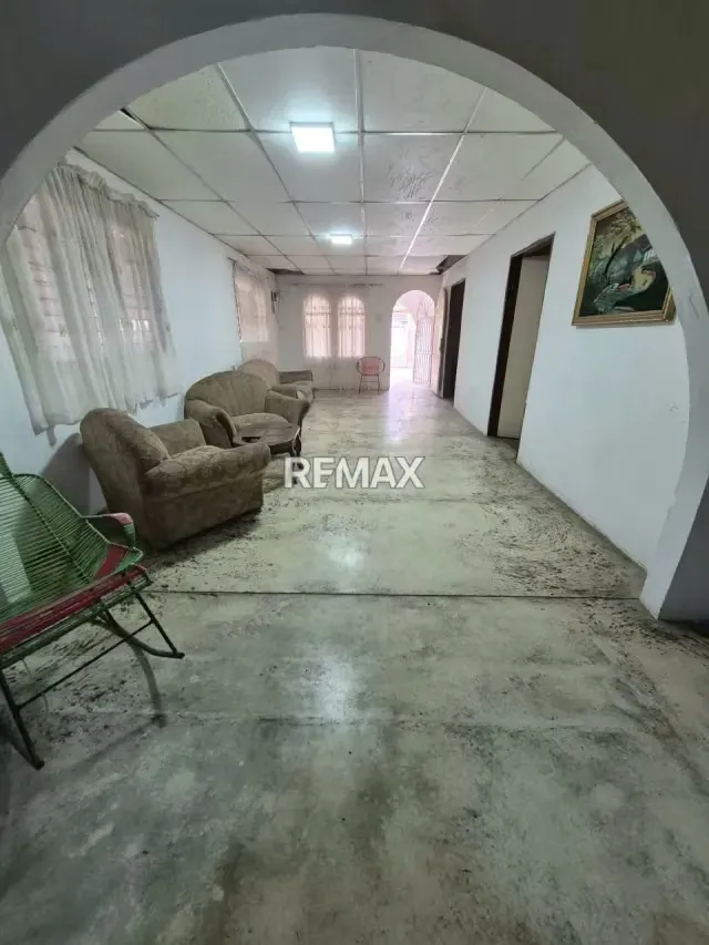 Amplia casa en venta con local comercial en Sur América, San Francisco - 7