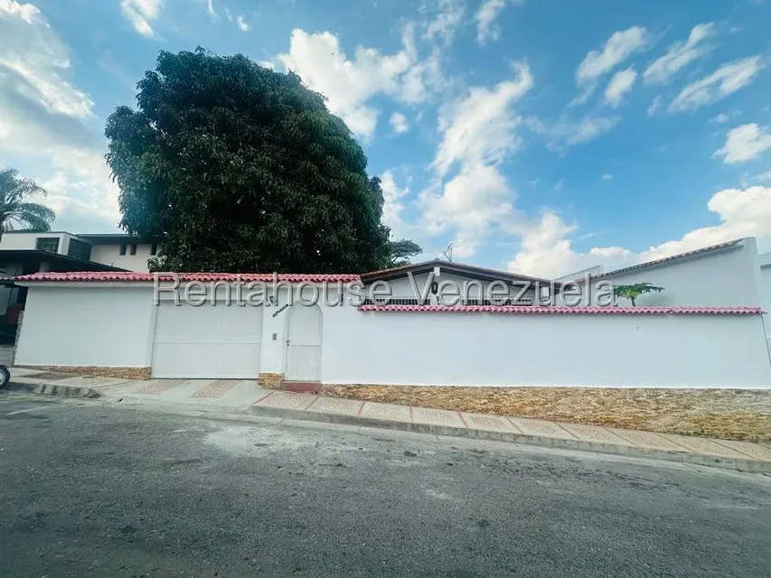 Casa (Multipes Niveles) en Venta en Prados del Este, Distrito Metropolitano - 16