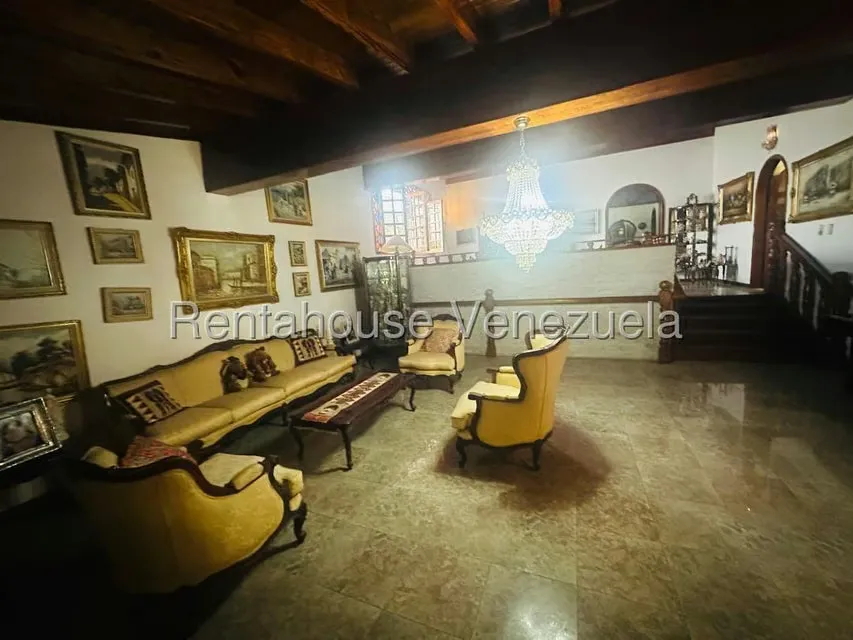 Casa (Multipes Niveles) en Venta en Prados del Este, Distrito Metropolitano - 2