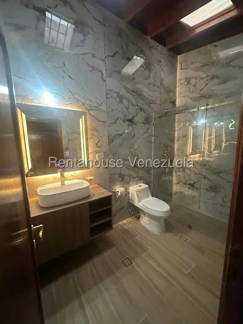 Casa (Multipes Niveles) en Venta en Prados del Este, Distrito Metropolitano - 6