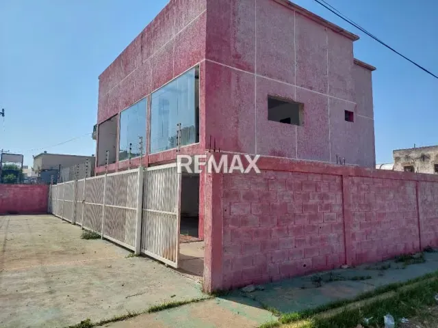 Edificio comercial para restaurar en venta - 2