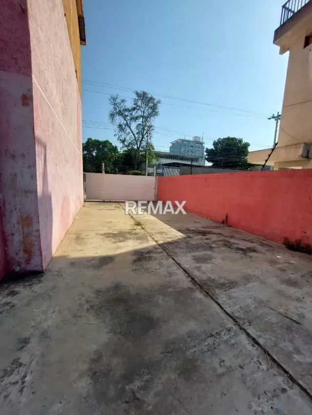 Edificio comercial para restaurar en venta - 3