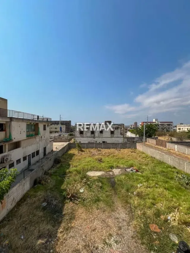 Edificio comercial para restaurar en venta - 4
