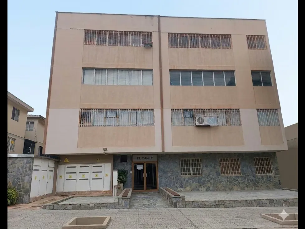 ALQUILO PISO INDUSTRIAL EN LA URBINA DE 700 M2, 3 BAÑOS Y 2 P/E