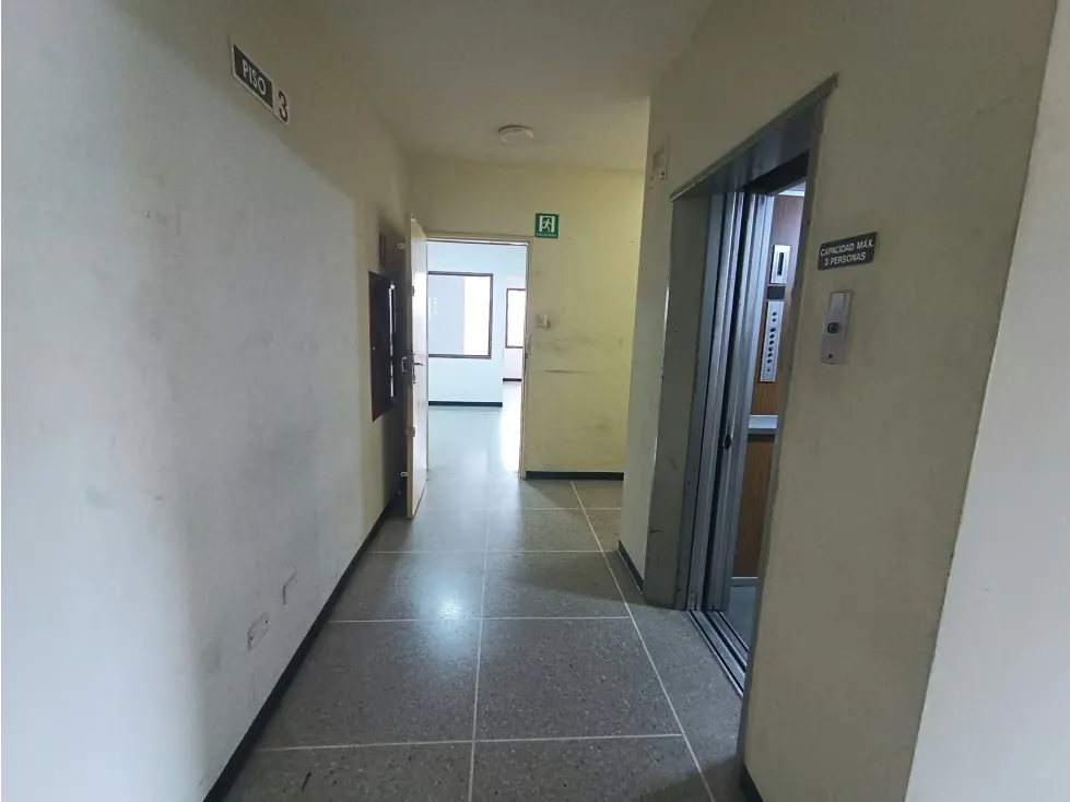 ALQUILO PISO INDUSTRIAL EN LA URBINA DE 700 M2, 3 BAÑOS Y 2 P/E - 2