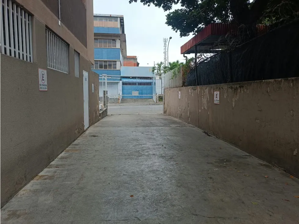 ALQUILO PISO INDUSTRIAL EN LA URBINA DE 700 M2, 3 BAÑOS Y 2 P/E - 11