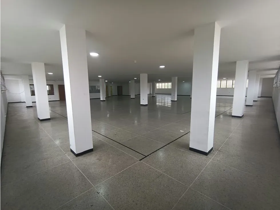 ALQUILO PISO INDUSTRIAL EN LA URBINA DE 700 M2, 3 BAÑOS Y 2 P/E - 5