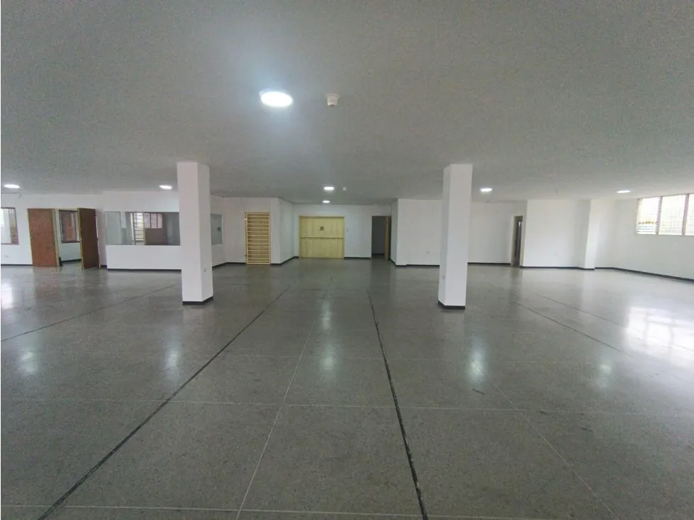 ALQUILO PISO INDUSTRIAL EN LA URBINA DE 700 M2, 3 BAÑOS Y 2 P/E - 7