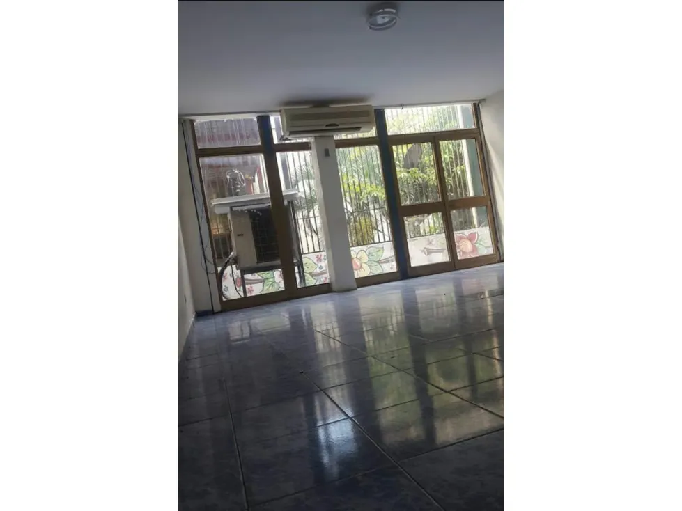 Alquiler de oficina en la Av Lecuna 1000$ planta baja.