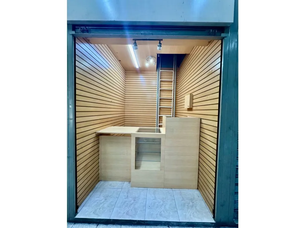 Se vende y/o alquila centro.comercial 2.160m2 Cementerio del Sur - 9
