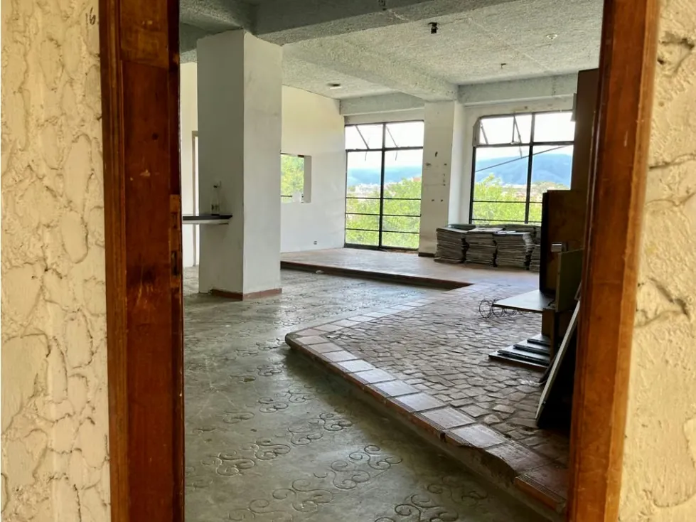 Se alquila local comercial 121m2 La Bonita 0858