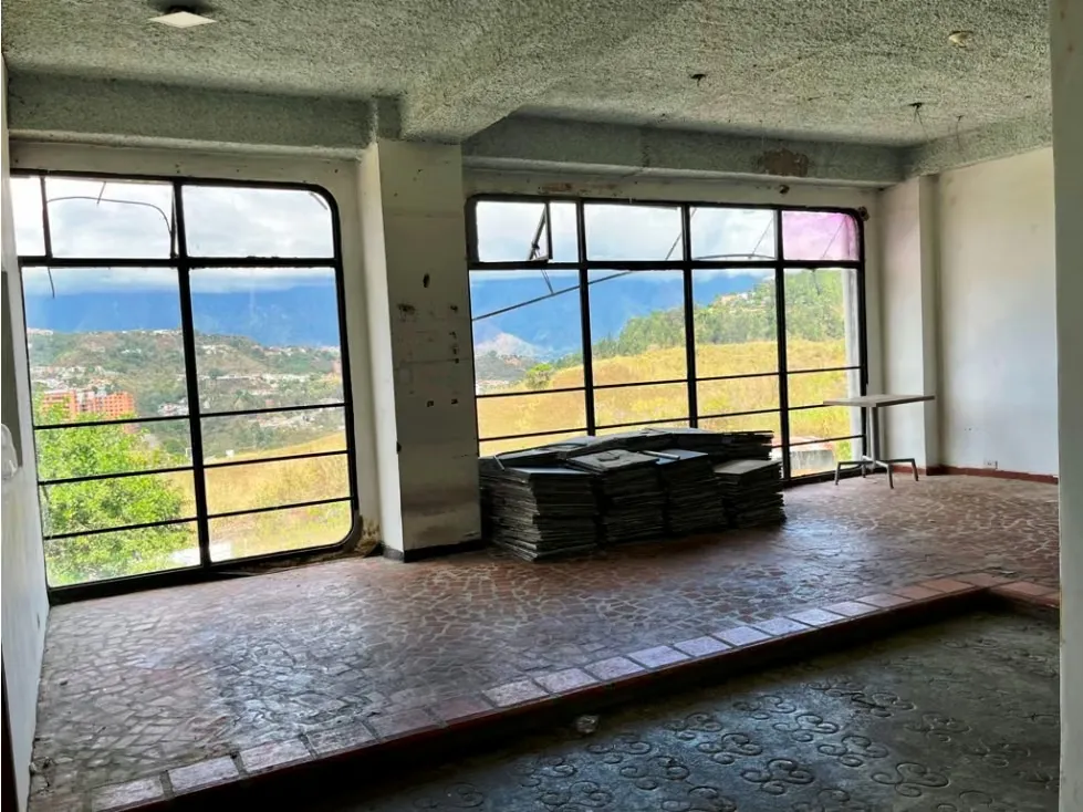 Se alquila local comercial 121m2 La Bonita 0858 - 3